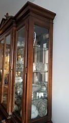 Mahogany Cabinet Queen Anne style Broyhill brand glass doors drawers Dimo lights