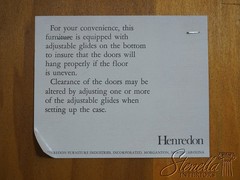 71046: HENREDON Chippendale Style 2 Door Mahogany Curio Cabinet