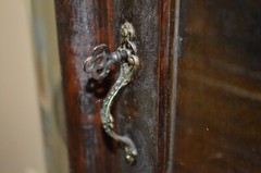 VINTAGE ~ OAK CHINA CABINET ~ BEAR CLAW FEET ~ ORIGINAL GLASS ~ 1850 – 1899