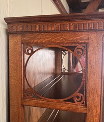 Antique Oak Single Door Curio Cabinet with Lattice over Glass panels