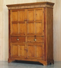 PERFECTLY FORMED ANTIQUE GEORGIAN CIRCA 1780 PANELLED PINE HOUSEKEEPERS CUPBOARD
