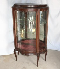 Antique Mahogany Curio Cabinet – Serpentine Glass – Original finish