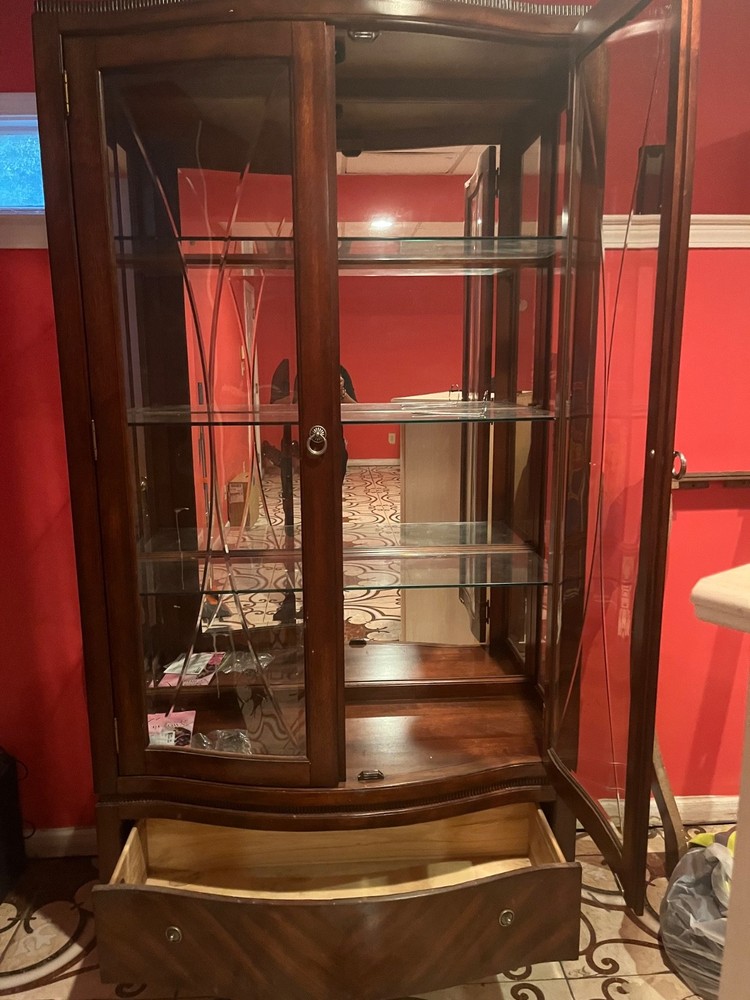 Thomasville Bogart Curio/china cabinet