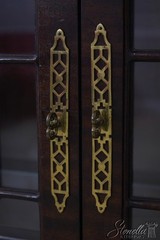 71046: HENREDON Chippendale Style 2 Door Mahogany Curio Cabinet