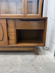 Young Manufacturing Company Mid Century Modern China Cabinet