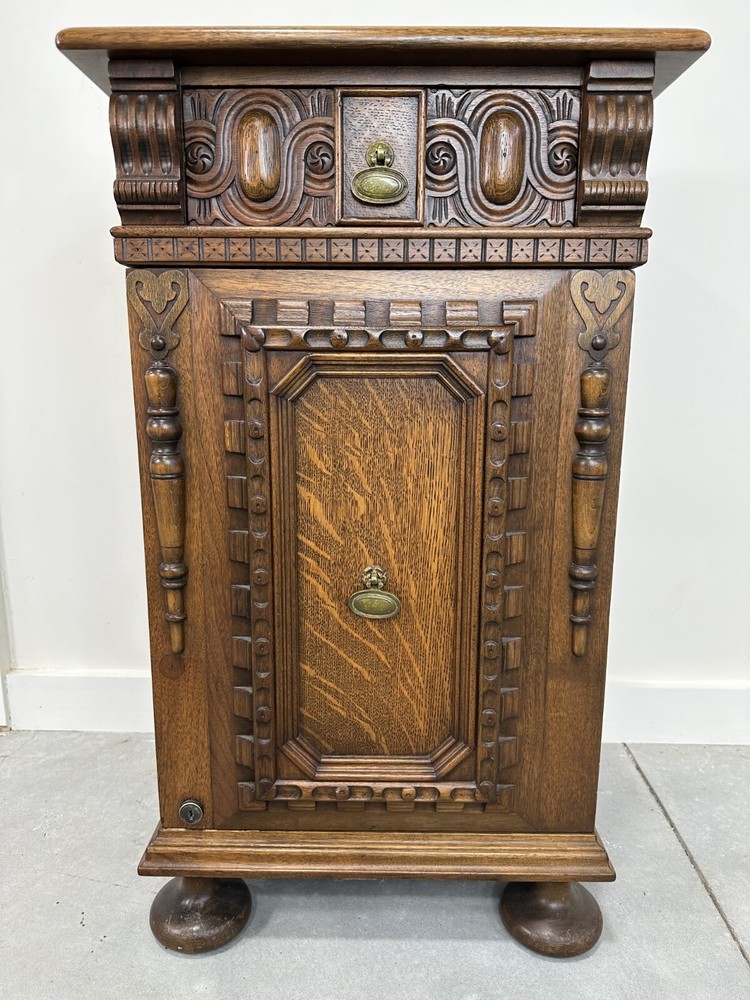Vintage Baroque Style Kittinger Furniture Liquor Cabinet Perfect for Small room
