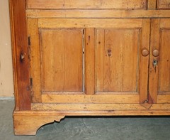 PERFECTLY FORMED ANTIQUE GEORGIAN CIRCA 1780 PANELLED PINE HOUSEKEEPERS CUPBOARD