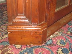 ANTIQUE QUEEN ANNE PERIOD WALL HUNG CORNER CABINET WITH TWELVE LIGHTED DOOR