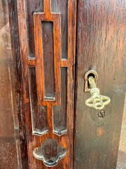 Extraordinary Antique Stickley Style Arts+Crafts Oak China / Curio Cabinet