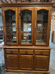 Two-piece oak china cabinet / hutch