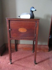 Federal Period Scalloped Shell Mahogany Inlay Bedside Cabinet Stand End Table