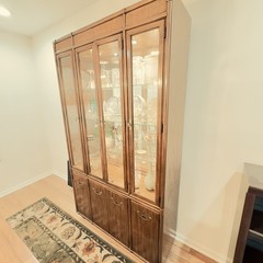 Vintage HENREDON Fine Furniture China Cabinet