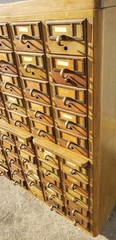 ALL ORIGINAL MID CENTURY 60 DRAWER LIBRARY CARD CATOLOG W/BASE NYC Library