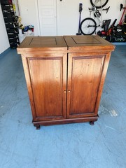 Beautiful Vintage Mid Century Dark Walnut Wood Beverage Dry Bar Cabinet