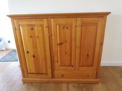 CIRCA 2004 BUCKS COUNTY, PA COUNTRY PINE ENTERTAINMENT CABINET,STEPHEN VON HOHEN