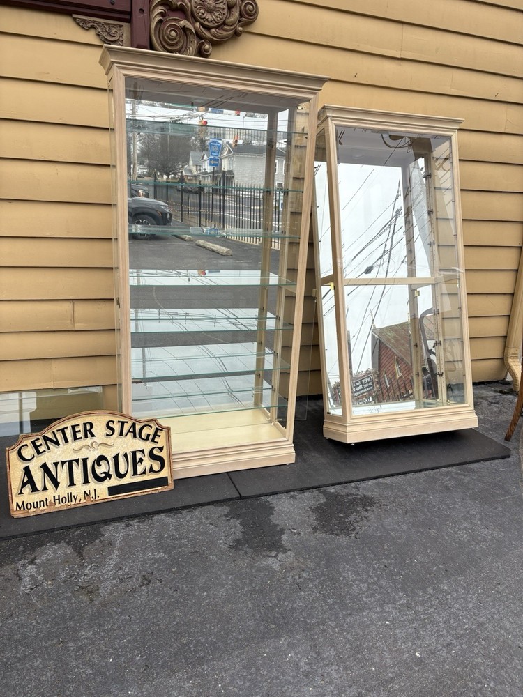 67295 HOWARD MILLER Curio China Cabinet with Plate Glass Shelves