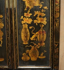 CHINESE EXPORT CHINOISERIE CIRCA 1920 PAINTED LACQUERED WEDDING CABINET WARDROBE