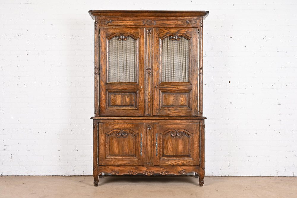 Baker Furniture French Provincial Louis XV Carved Oak Lighted Bar Cabinet, 1960s
