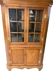 18th-CENTURY WALNUT CORNER CUPBOARD