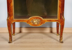 Transition style display case in Linke’s taste, violet wood, circa 1880