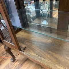 ATQ 1913 Hand Carved Mahogany Wood & Glass 62″ Fret Cabinet w/ Light + 3 Shelves