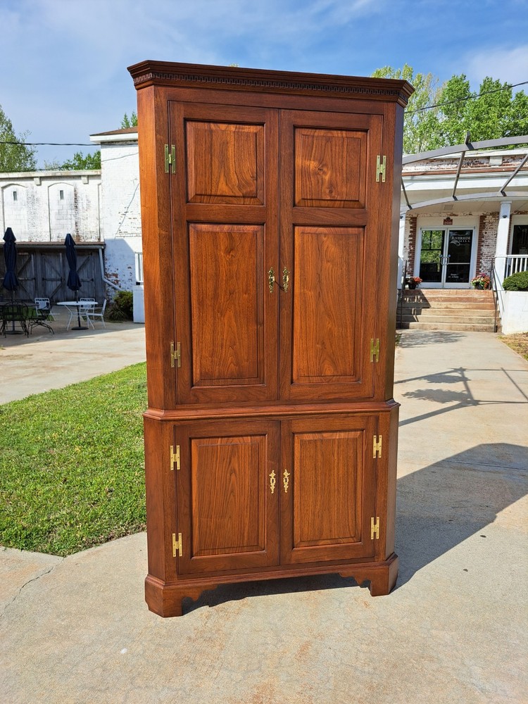 Mahogany Two Part Form Corner Cupboard Crafted By Pug Moore 20th-century