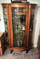 Nice Antique Original 1950’s to 60’s Glass Cabinet !