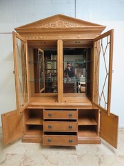 Henredon Monumental Aegean Crystal Curio China Carved Hutch Cabinet