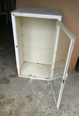 VTG Shabby Medical Cabinet 25×42 Metal Glass Display Front White Chic 1026-26B