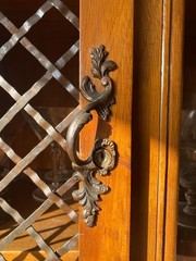 BELLO mueble madera Medellin Colombia bife con llaves para cada puerta